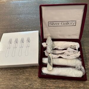 VTG GODINGER SILVER TREASURES SANTA CHEESE PATE SPREAD CHRISTMAS 4 KNIFE SET